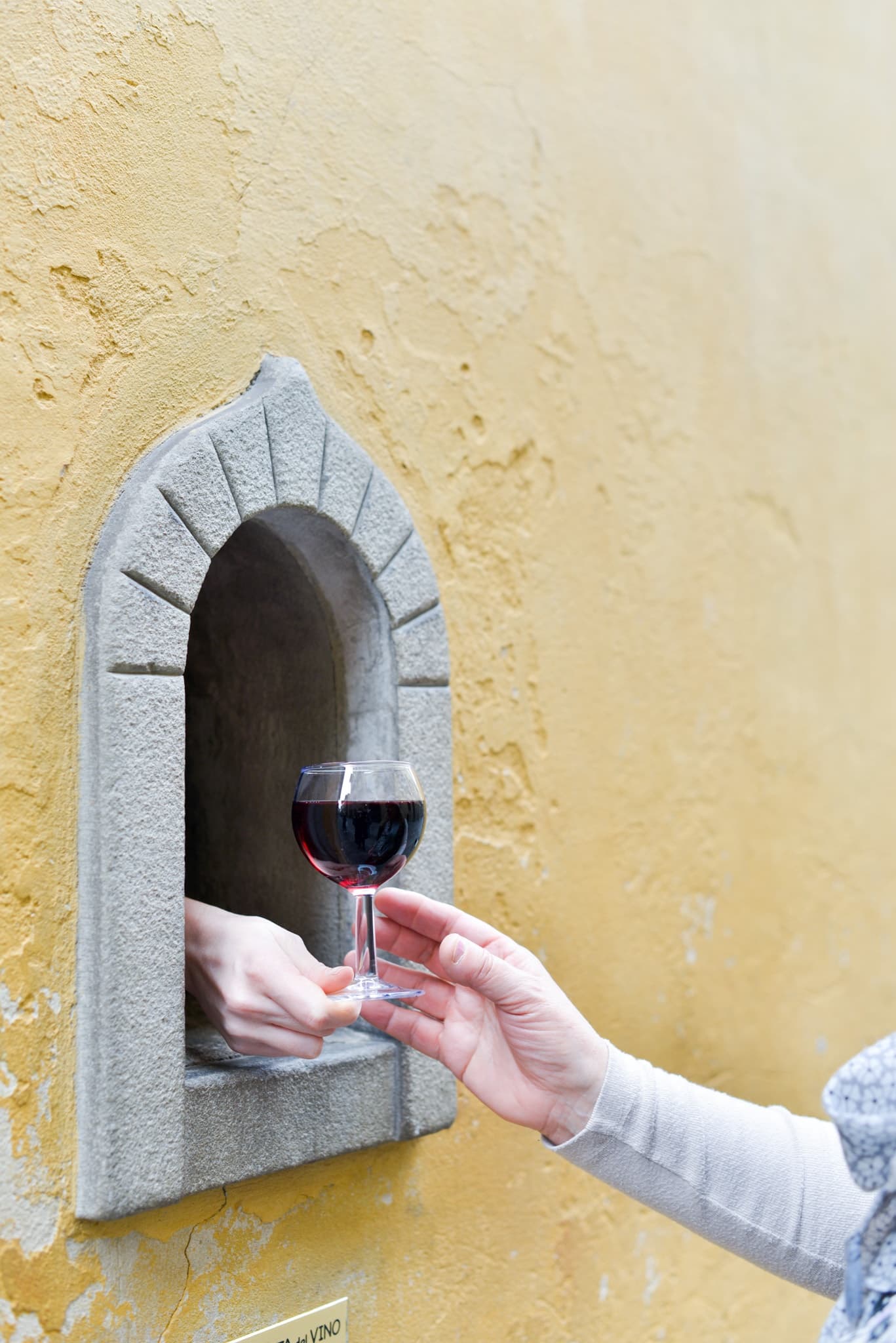 Discover Florence’s Wine Windows and Hidden Gems on a 2.5-Hour Walking Tour
