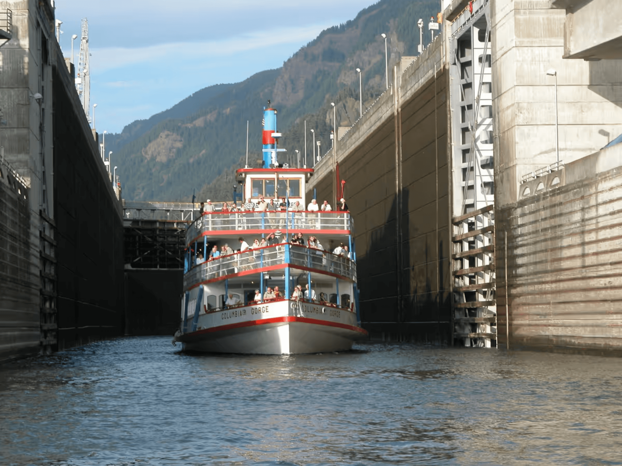 Water Activities & Lockage Tours in Columbia Gorge with Captain Tom