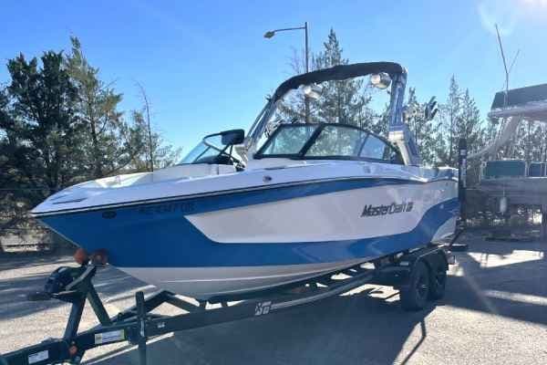 Water Activities with Lake Powell Vacations: Wakesurfing on Blue Mastercraft XT23