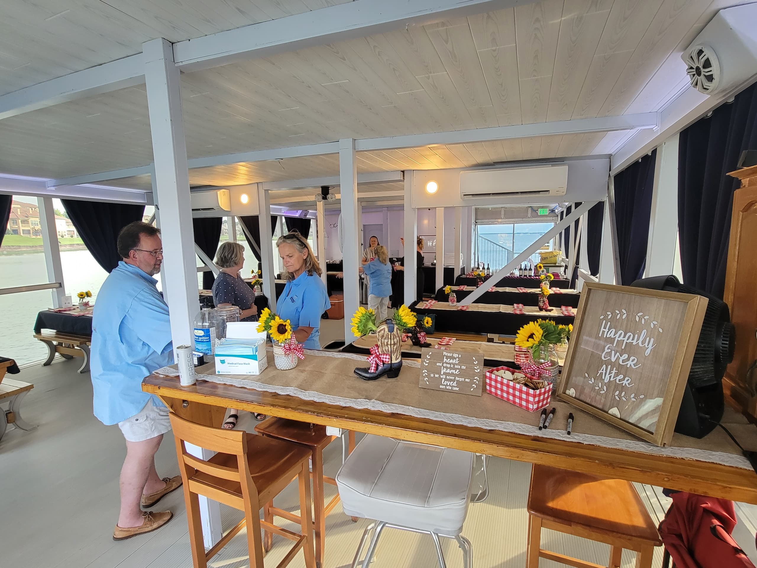 Private Lake Ray Hubbard Cruises with DFW Boat Ride