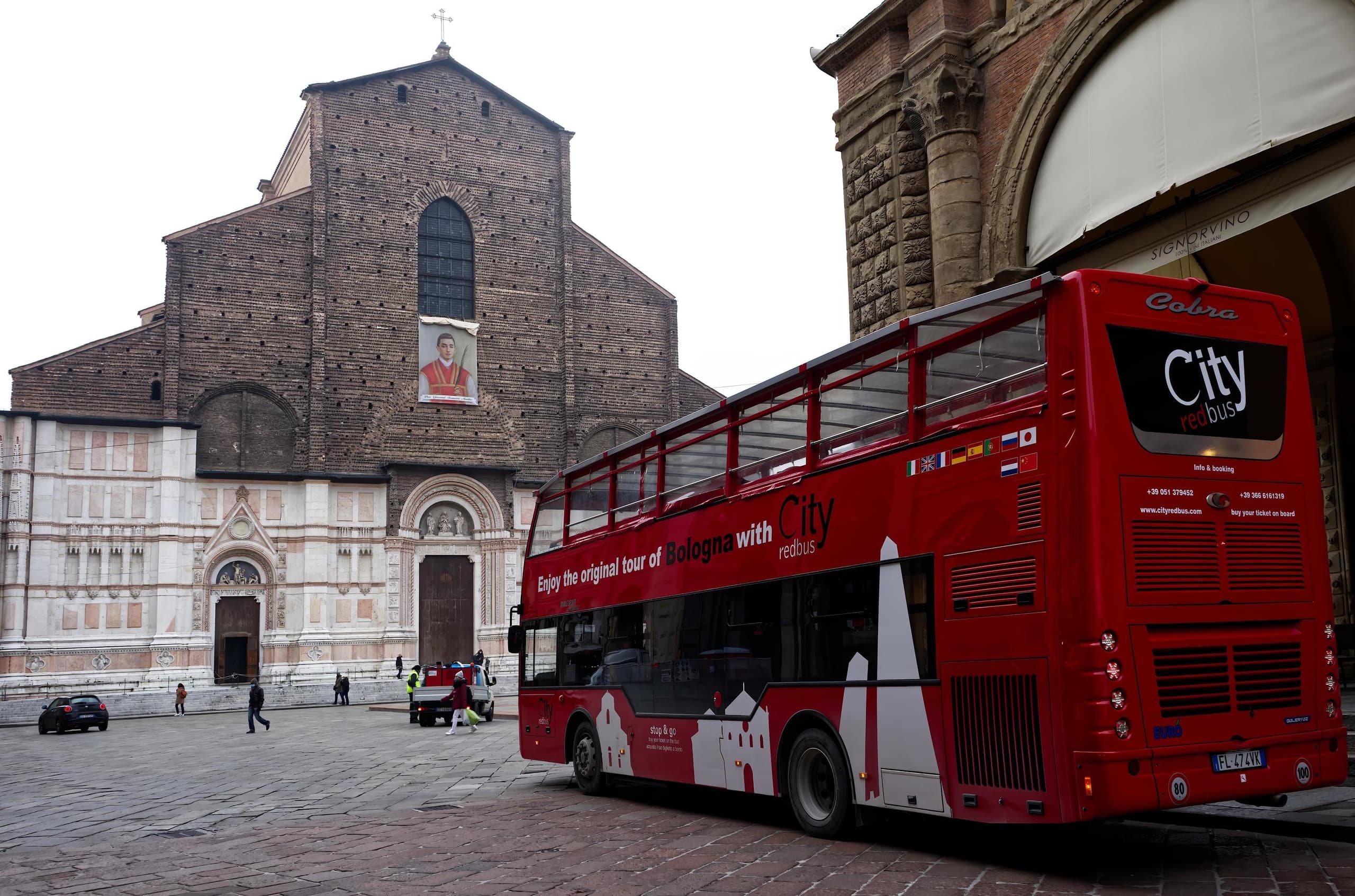 City Red Bus & Train Tour with Food Tasting in Bologna