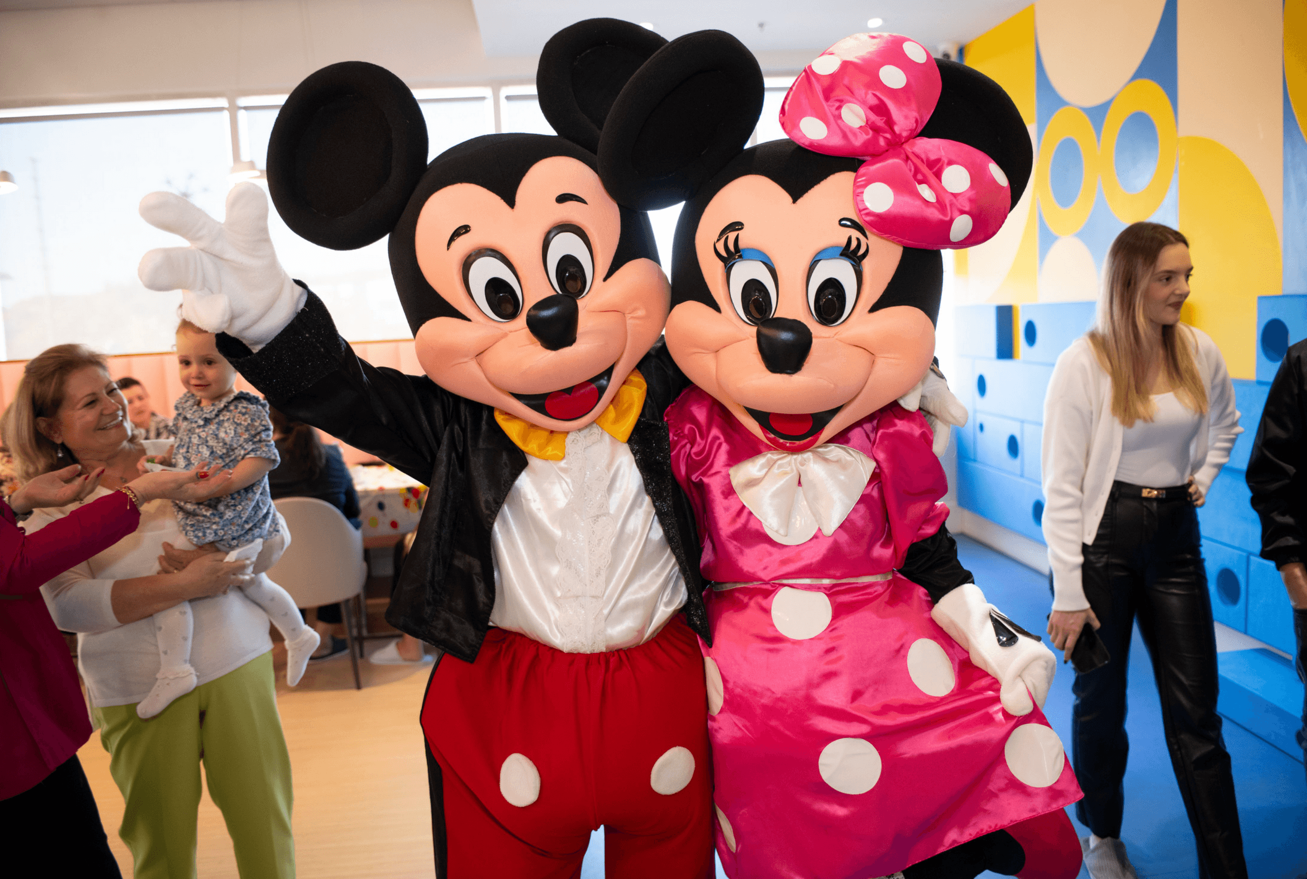 Mascot Entertainment Toronto: Balloon Twisting, Face Painting & Walkaround Characters for Events