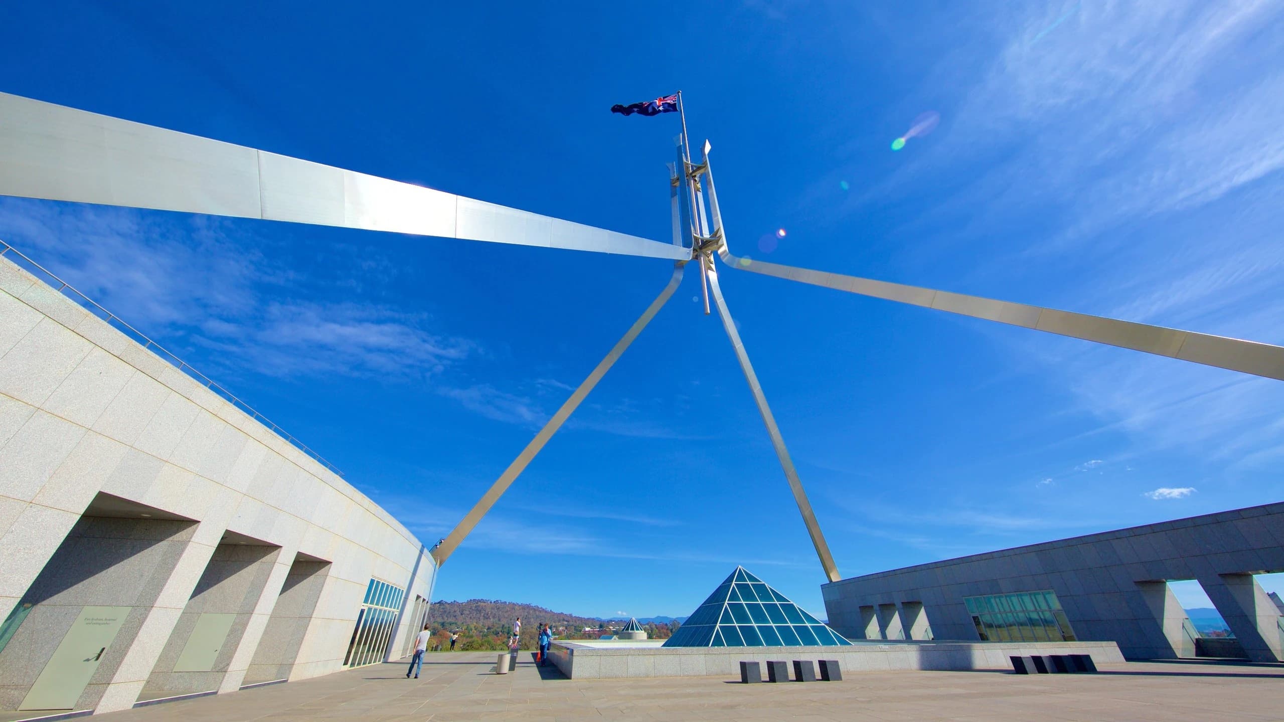 Sydney Top Tours’ Private Day Trip to Canberra