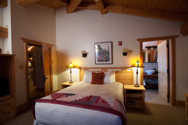 Alaskan Wilderness Stay at Lodge at Black Rapids’ Room 5 photo 1