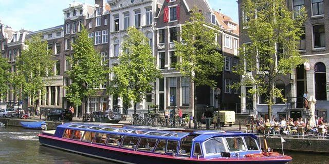 Canal Boat Tour with Camaleon Tours in Amsterdam