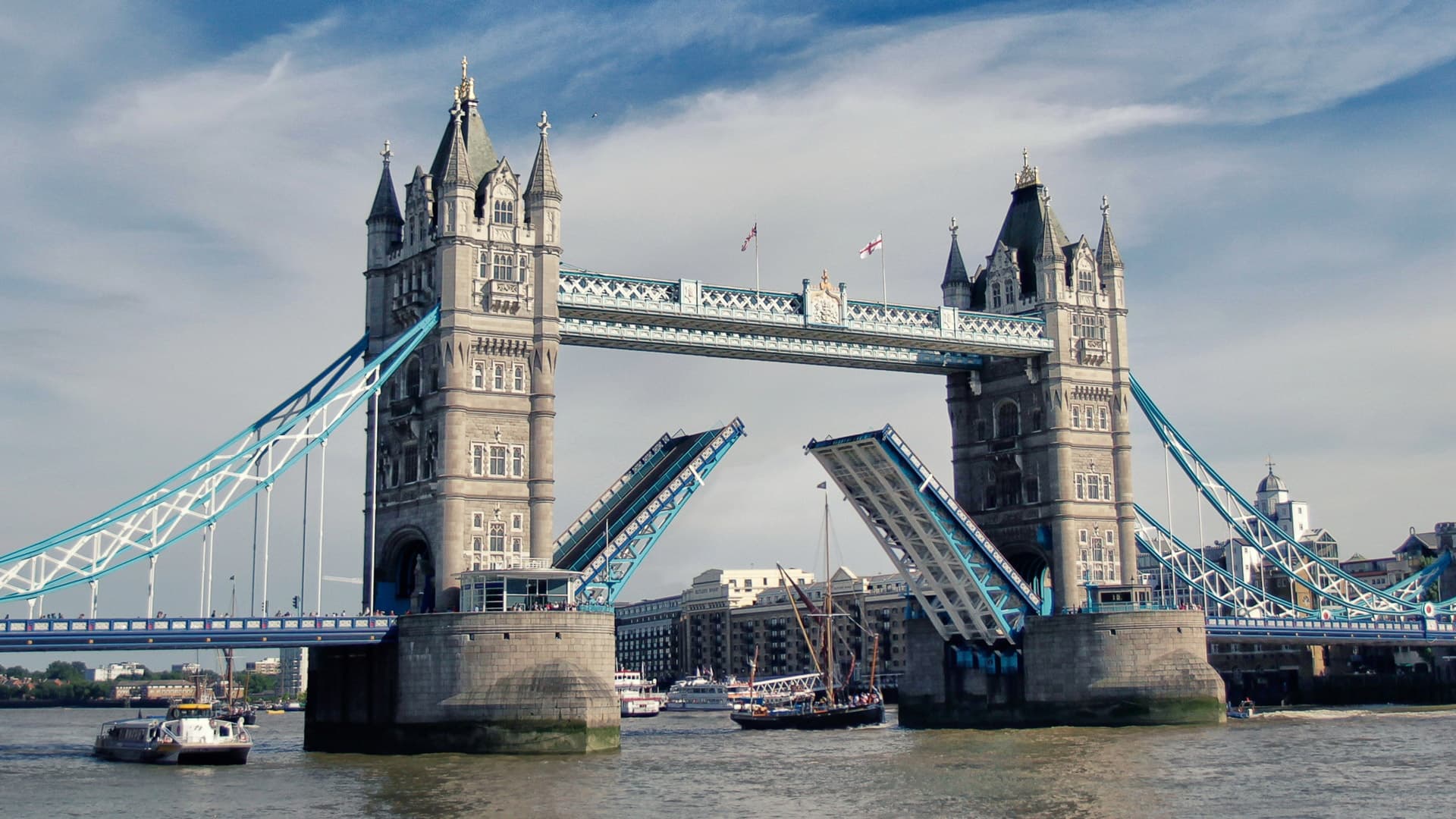 Explore London’s Iconic Landmarks on a Classic Black Taxi Tour