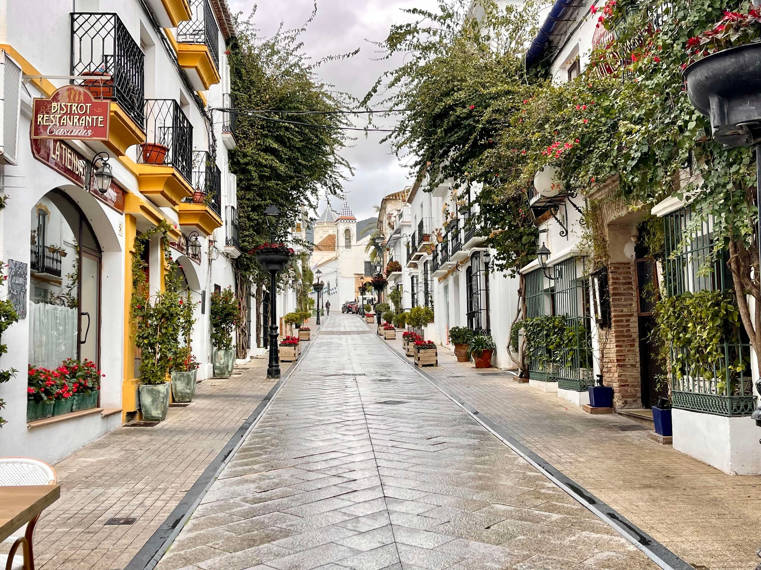 Watercolor Walk: Sketching Marbella’s Old Town Light photo 4