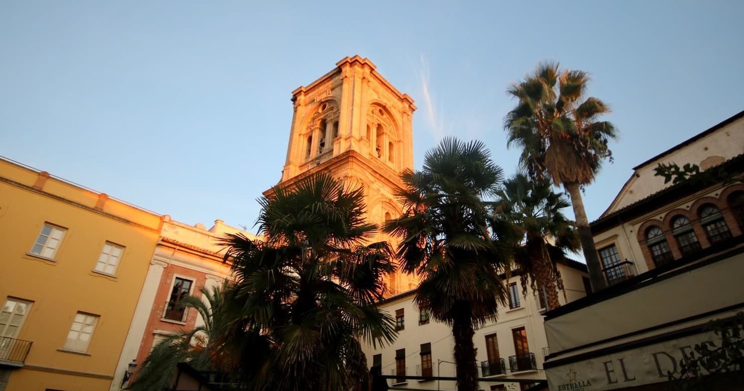 Historical Walking Tour in Granada with Visita Privada