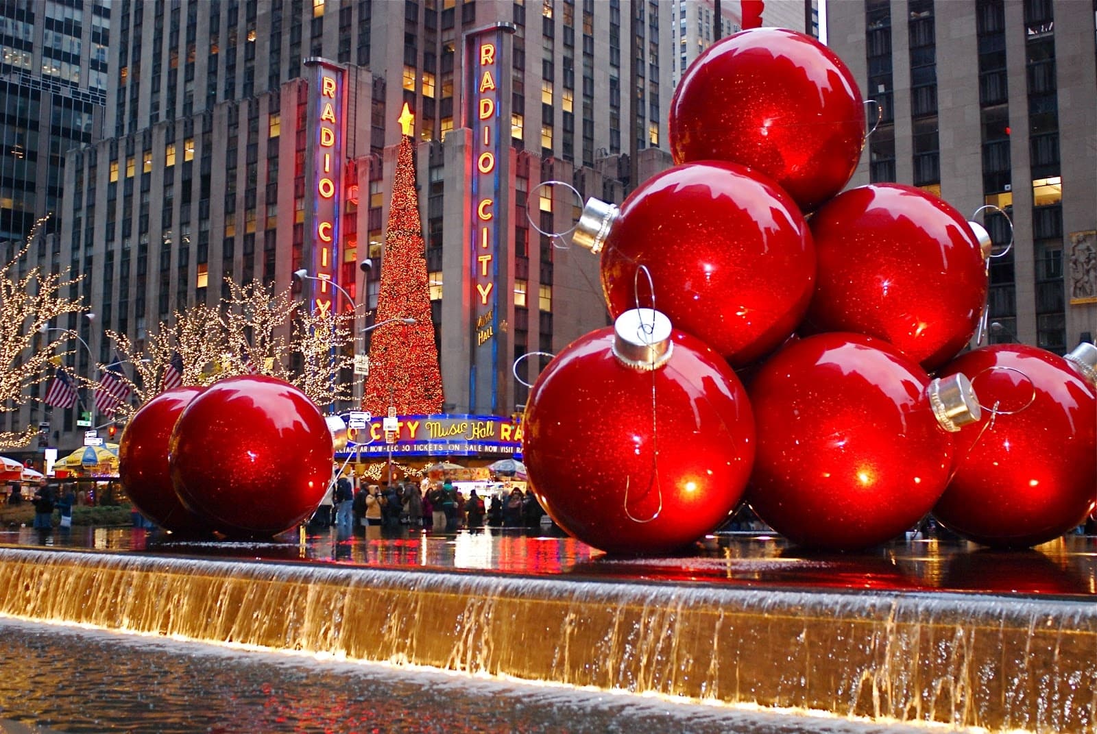 Midtown Magic: NYC Christmas Weekend with Carrie’s Bus Tours