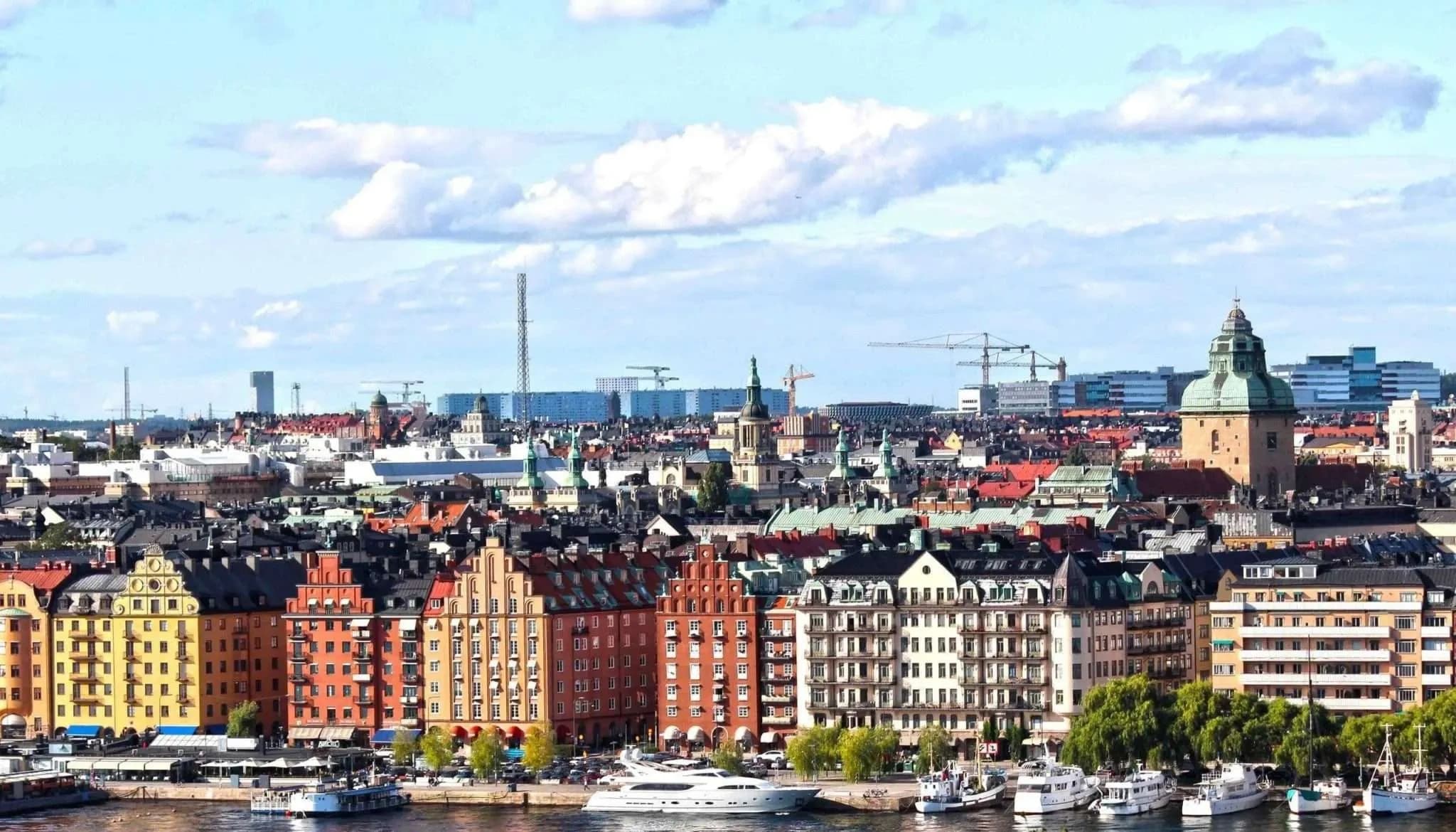 Walking Kungsholmen: Two-Hour Guided Lakeside Tour in Stockholm