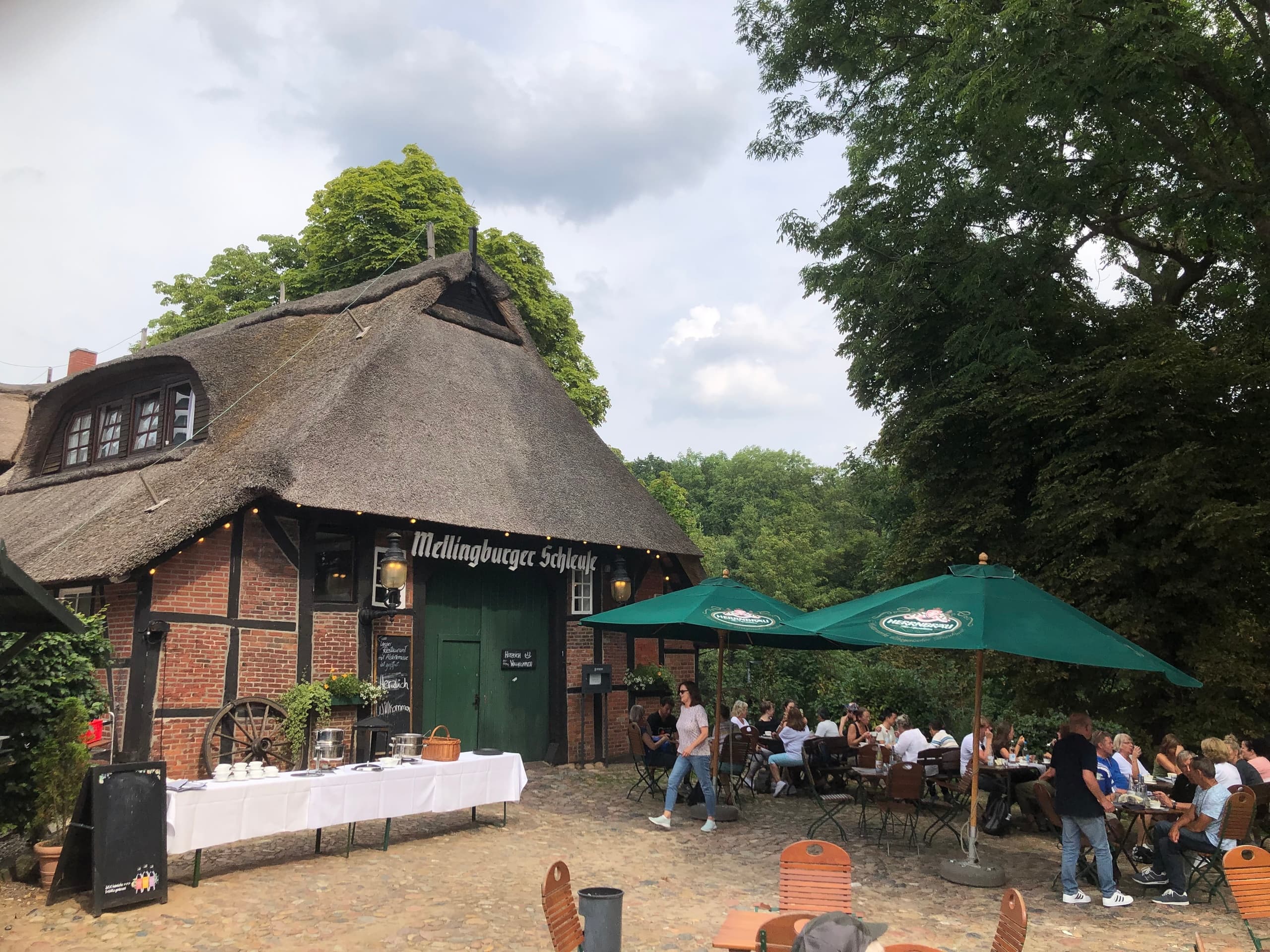 Paddle to Mellingburger Schleuse: Canoe the Alster and Finish with a BBQ