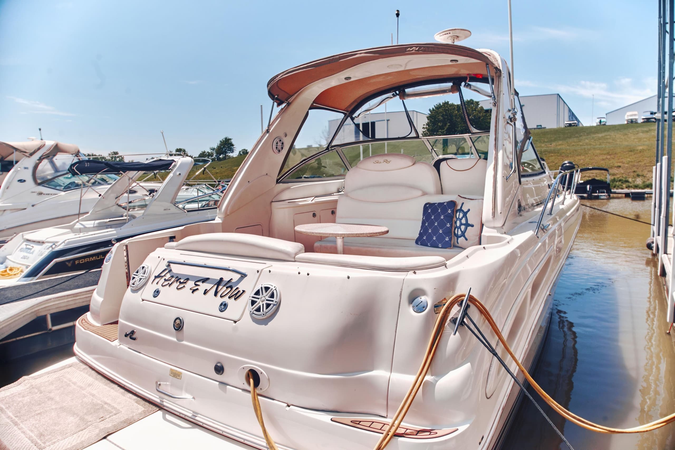 Private Dinner Cruise on the Ohio River: Skyline Dinner & Nighttime Tour in Cincinnati