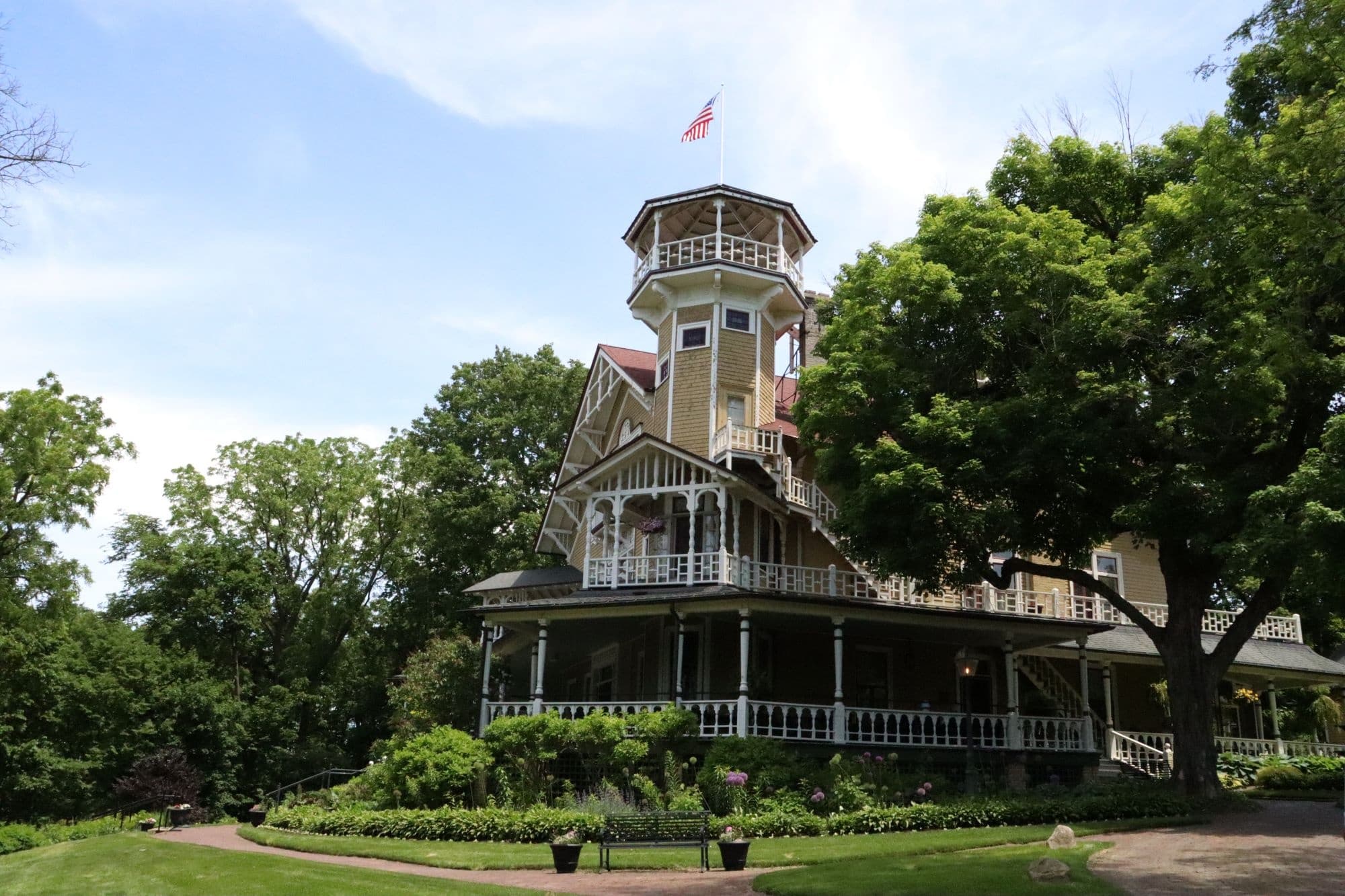 Explore Black Point Estate: Exclusive Boat Tour in Lake Geneva