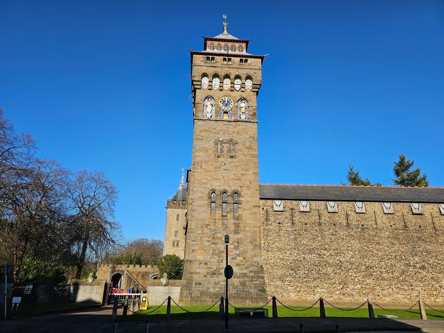Cardiff in a Day: Train from London to Castle, Bay & Arcades