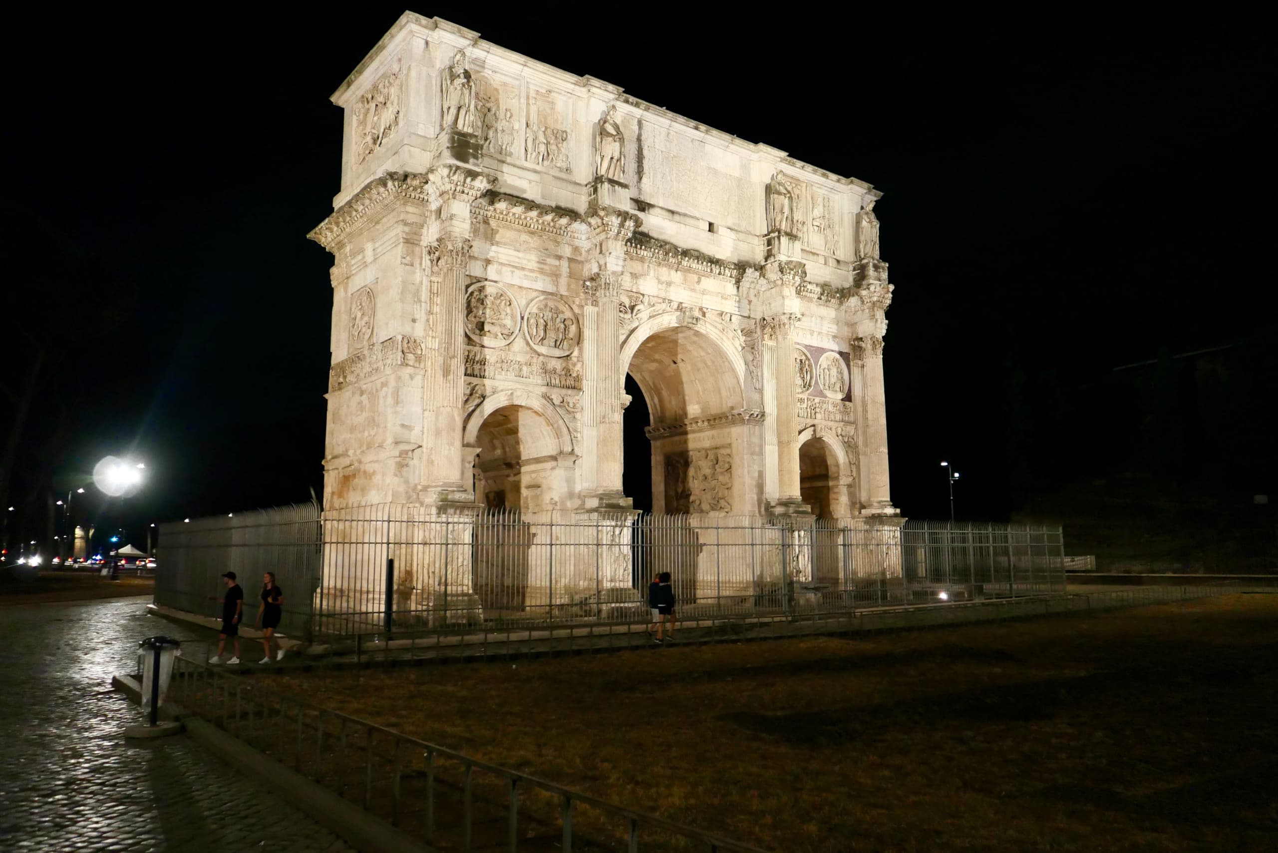 Nighttime Roman Ruins Tour with Touriks in Rome