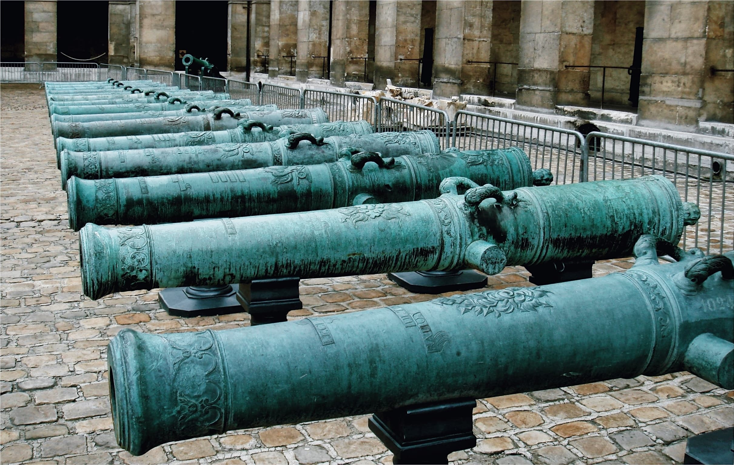 Private War Museum Tour in Paris with Babylon Tours