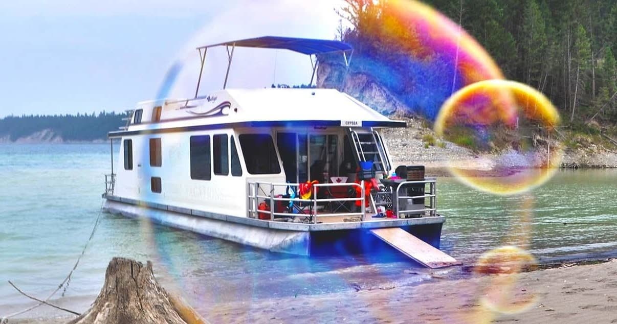 Houseboat Retreats with Sunshine Houseboats & Marina