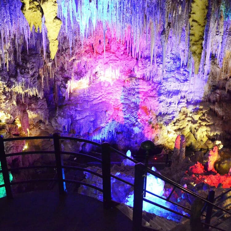 Margaret River Winery Tour: 2-Day Wine, Caves & Coast from Perth