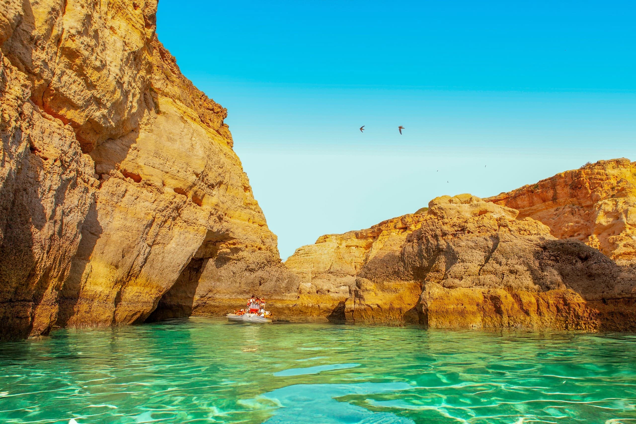 Sunrise Cruise to Benagil Sea Cave from Portimão — Algarve Boat Trip