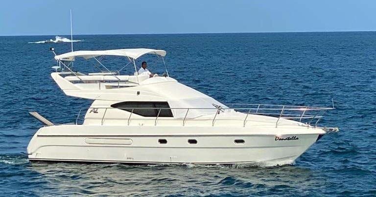 Water Activities with Elena Yacht in Huatulco