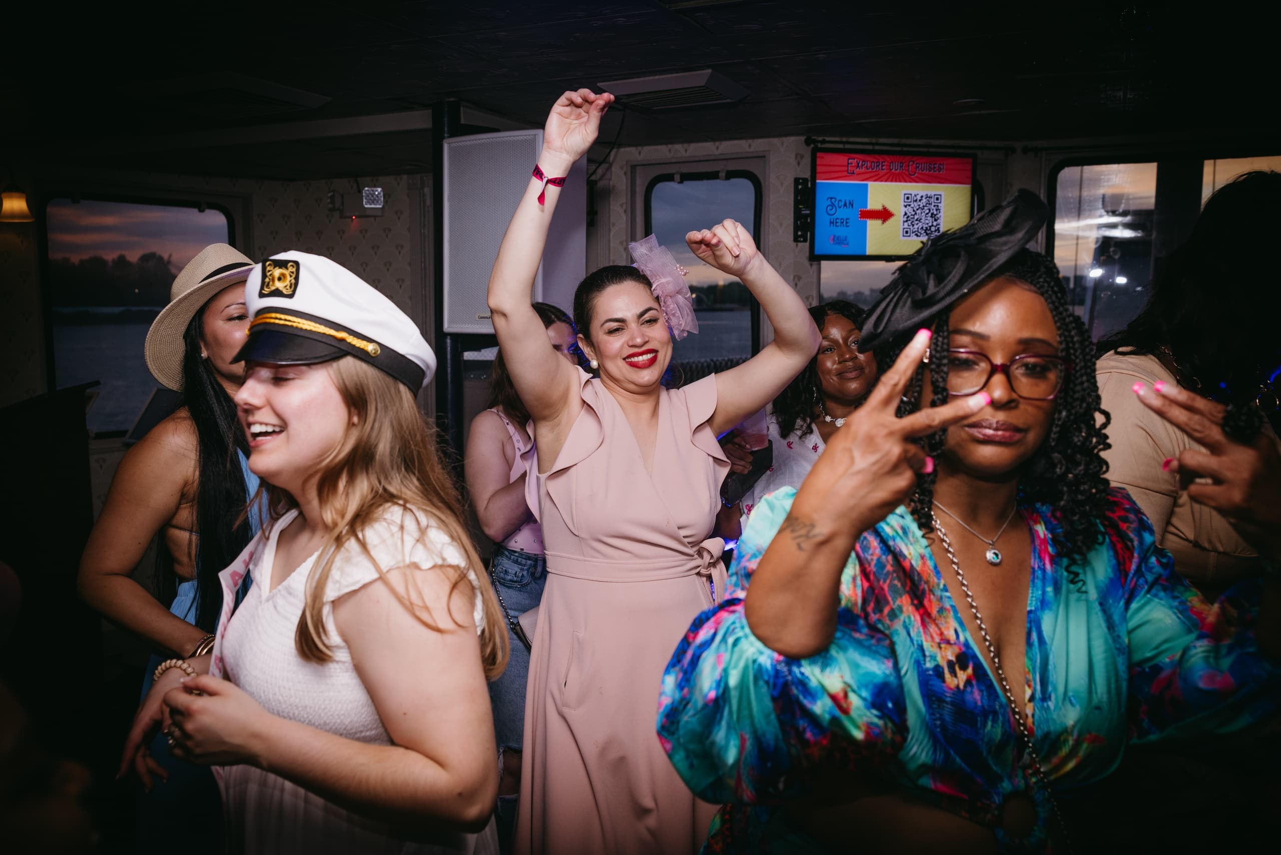 Vintage Belle of Louisville Total Request Thursday: 2-Hour Ohio River Throwback Cruise photo 4