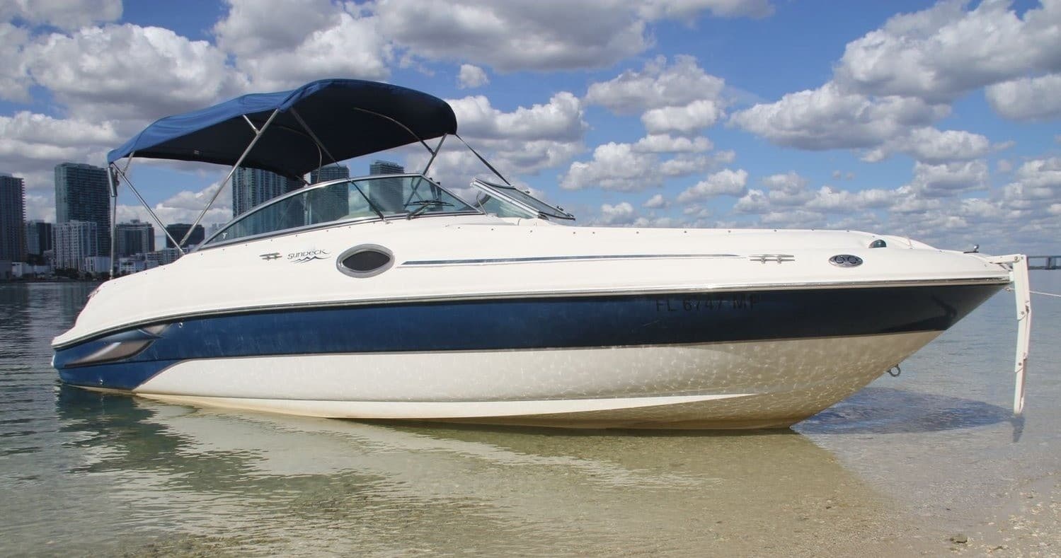 Explore Miami’s Vibrant Waterways Aboard the Sundeck 26 Boat Rental
