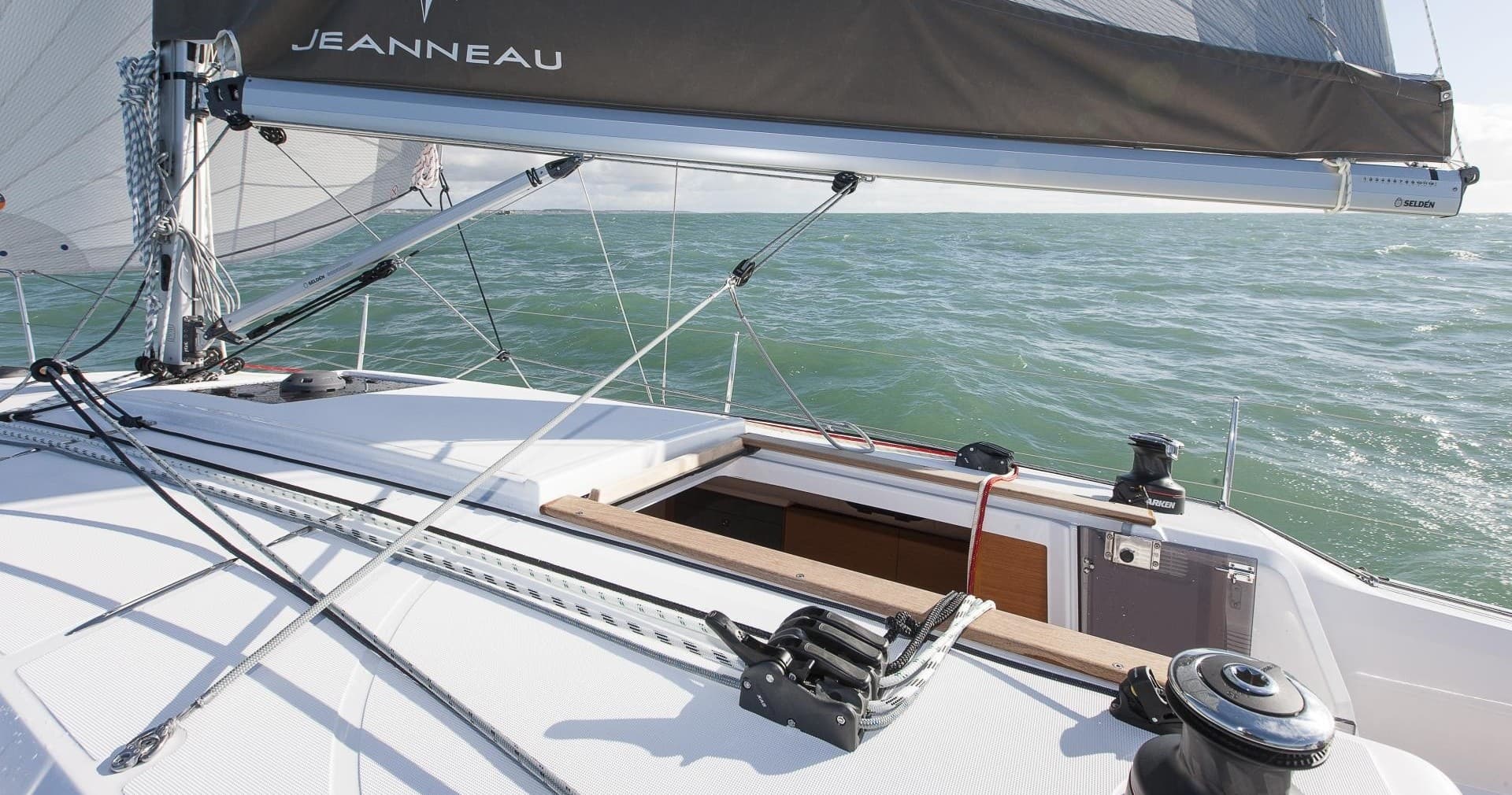 Jeanneau 379 Harbor Island Sailing Charter in San Diego