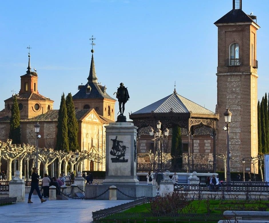 Historic Walks in Alcalá with Visitas Magistrales