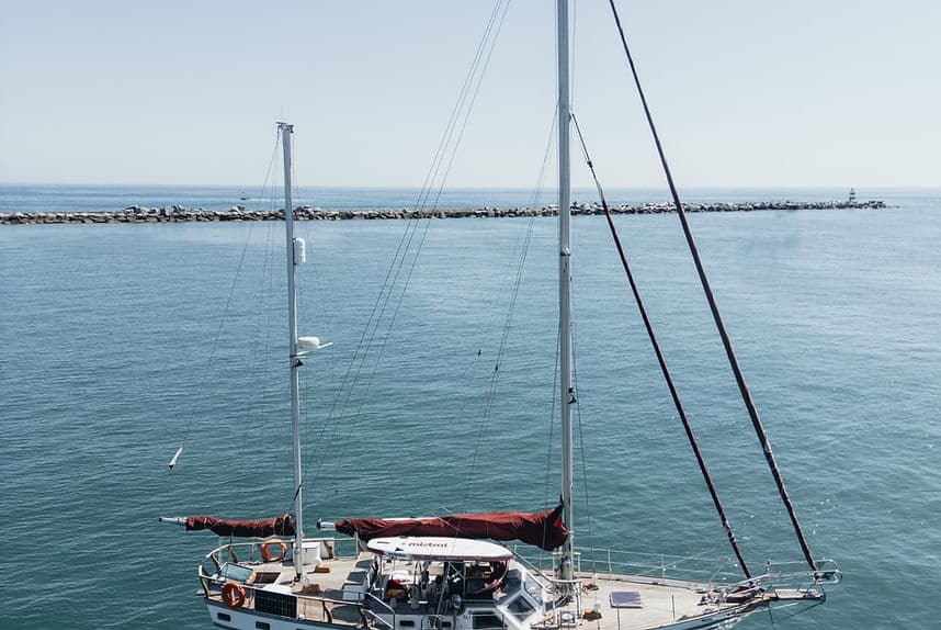 Three-Hour Coastal Sail from Portimão: Hidden Coves & Cliffs on Naunet
