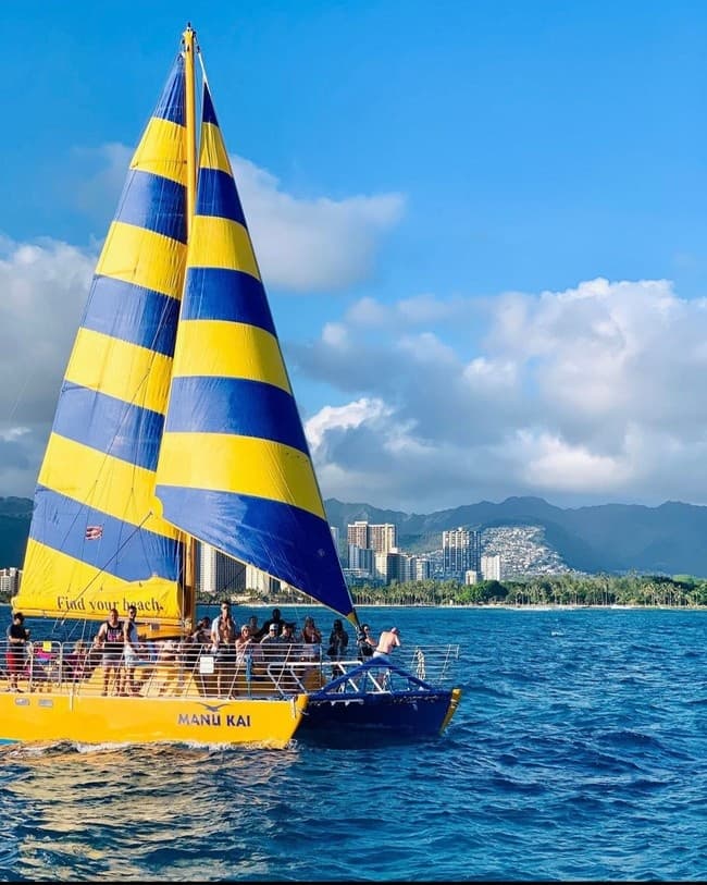 Sunset Sail in Honolulu: Manu Kai Harbor Catamaran Cruise and Green Flash Viewing photo 3