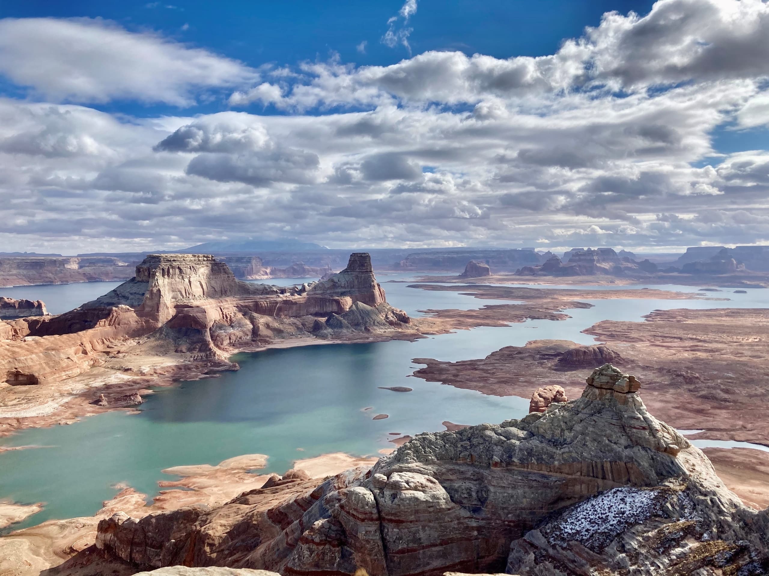 Dramatic Lake Powell canyon vista with turquoise water