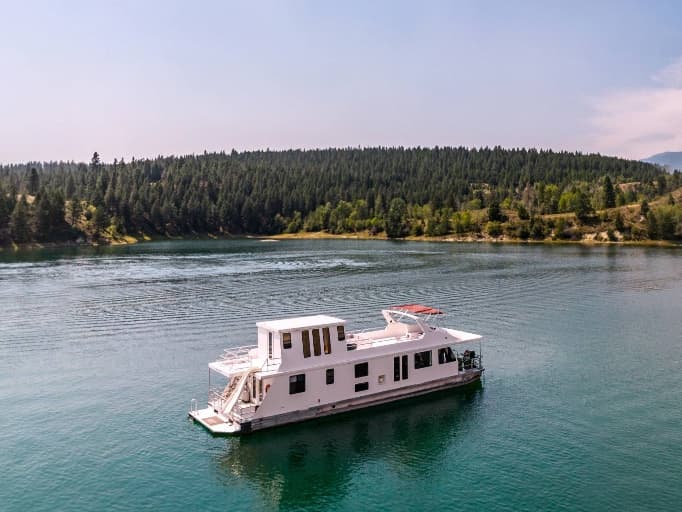 Suntastic Houseboat Retreat by Sunshine Houseboats