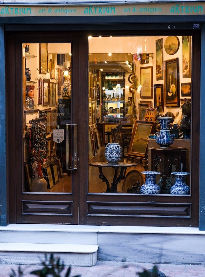 Antique Shopping Tour with Fungarian in Budapest