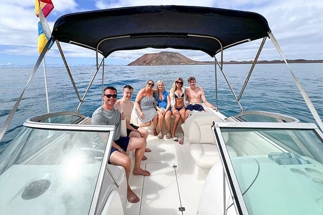 Sail to Papagayo: Private Boat Charters from Playa Blanca to Dolphin-Filled Coves