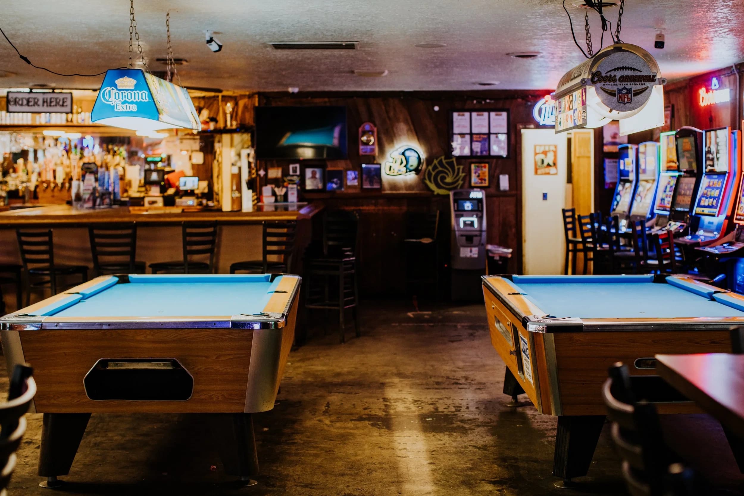 The Legendary Dive Bar Run: Polk County’s Trolley Pub Crawl Through Wisconsin Dive Bars