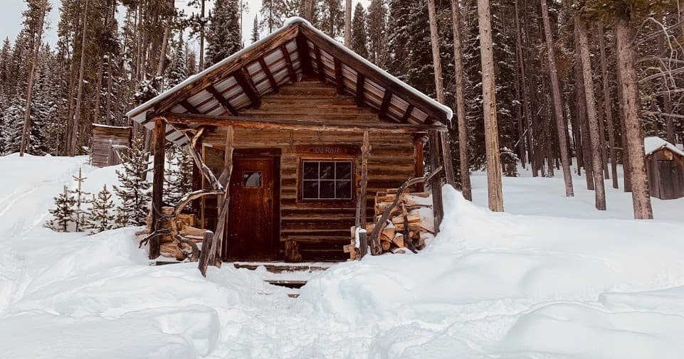 Rustic Derail Cabin Retreat at Burgdorf Hot Springs, Idaho