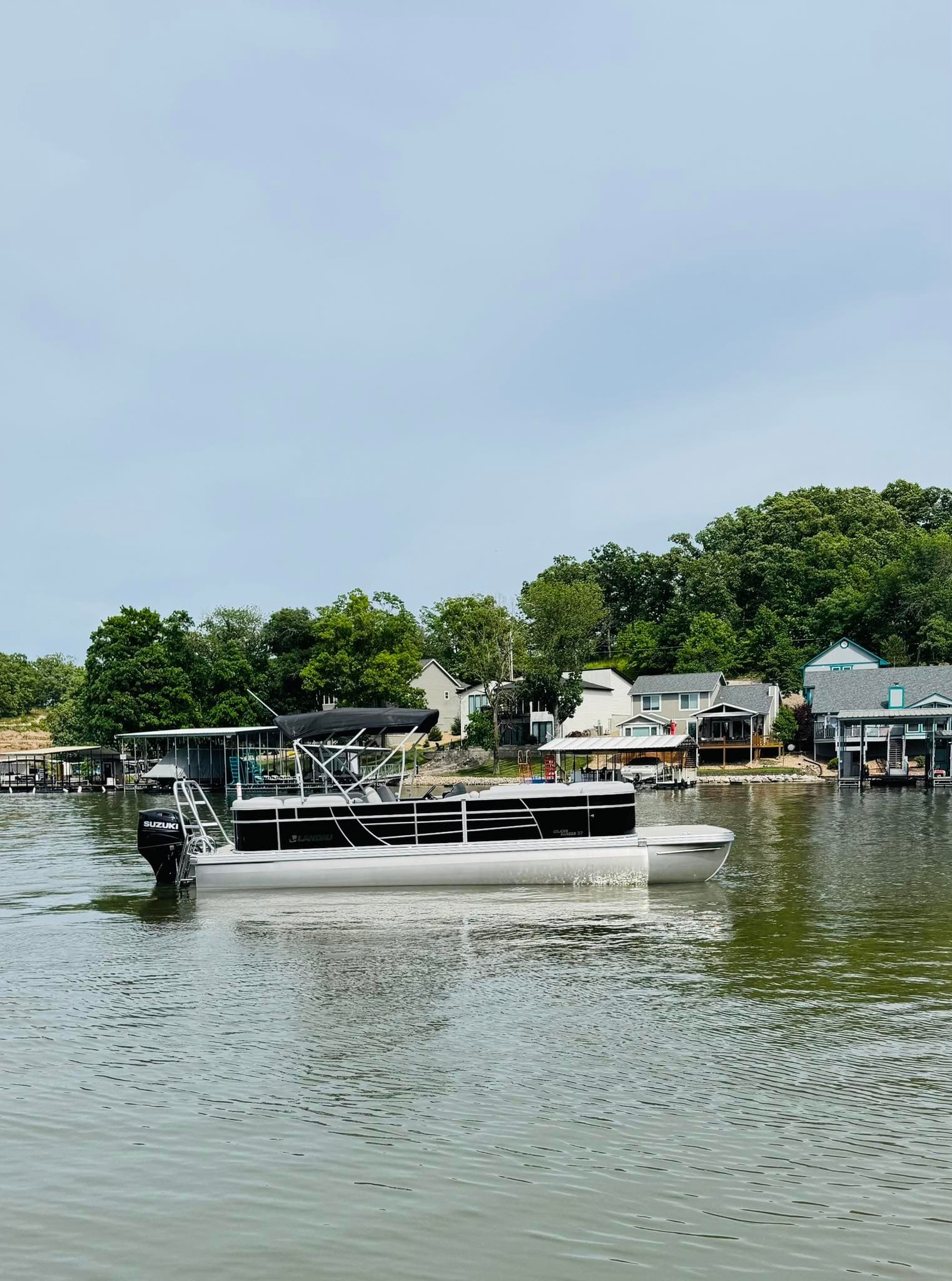 Lake Ozark Speed and Space: 6-Hour 2025 Landau 272 TriToon Rental photo 1