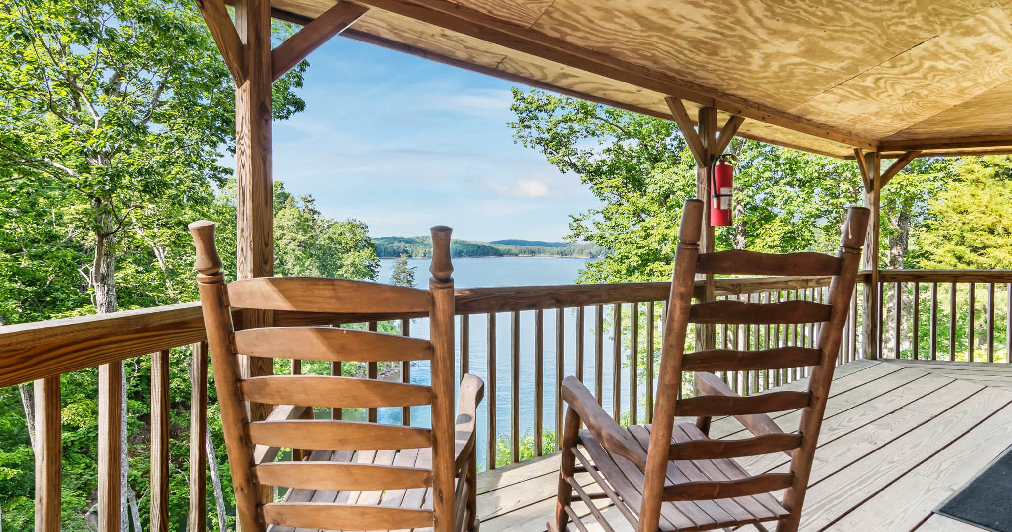 Family-Friendly Lakeside Escape at Carters Lake Cabin 7 in Georgia