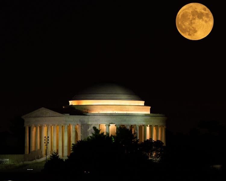 Full Moonrise Photography Tour at Jefferson Memorial