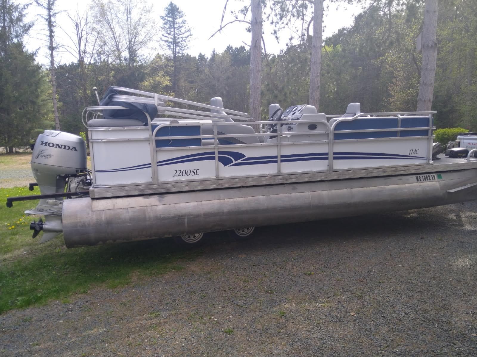 Cruise Long Lake: 2000 TMC Pontoon with 75hp Honda in Sarona, WI