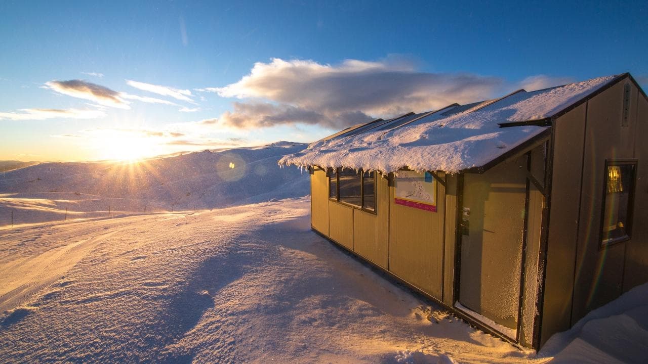 Overnight Hut Stay at Daisy Lee Hut by Snow Farm