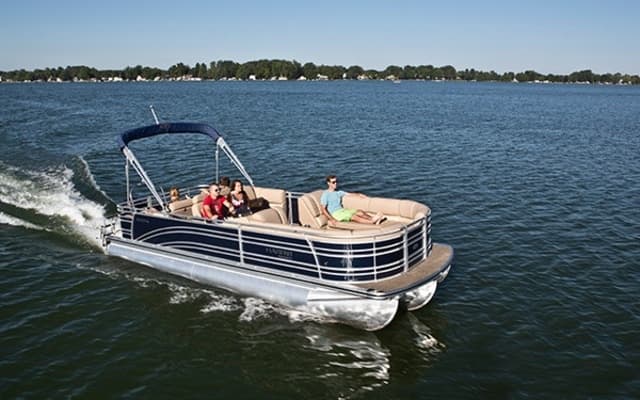 Elite Sport Tritoon Boating Adventure in Delavan, WI