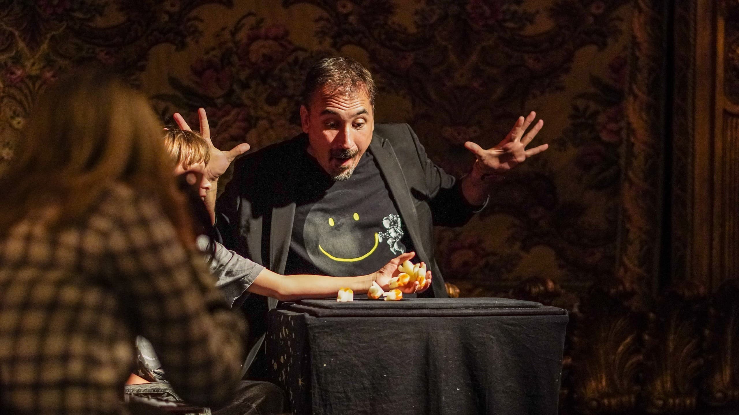 inside-la-cripta-magica-madrid-intimate-magic-show-delicias