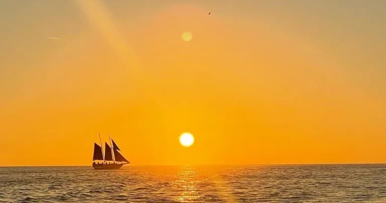 Sunset Cruises on the Homosassa River: Tiki Bars, Manatees & Golden-Hour Charters photo 1
