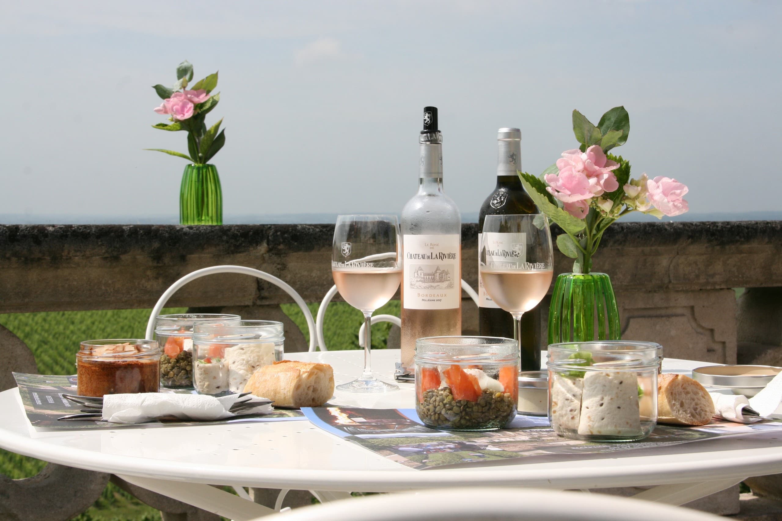 Classic Picnic at Château de La Rivière: Wine, Baguette & Parkside Relaxation