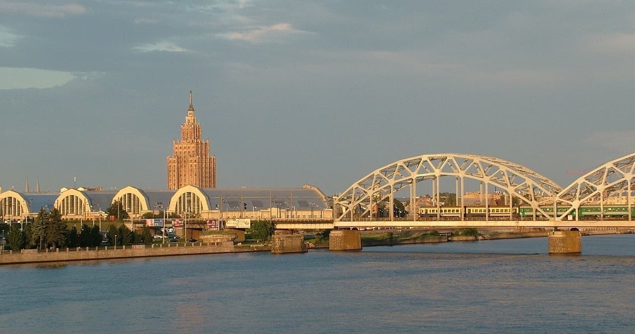 Alternative Riga Tour by Walkative! – Urban Adventure