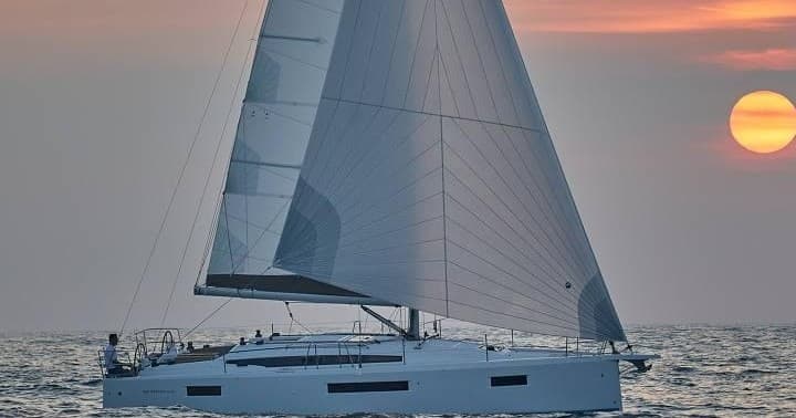 Jeanneau 410 Downtown Captain Charter in San Diego