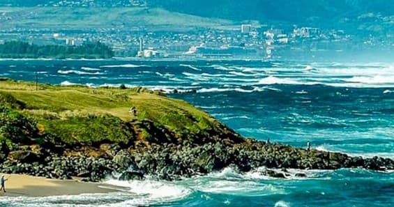 Turquoise ocean and rocky headlands on Maui coastal view