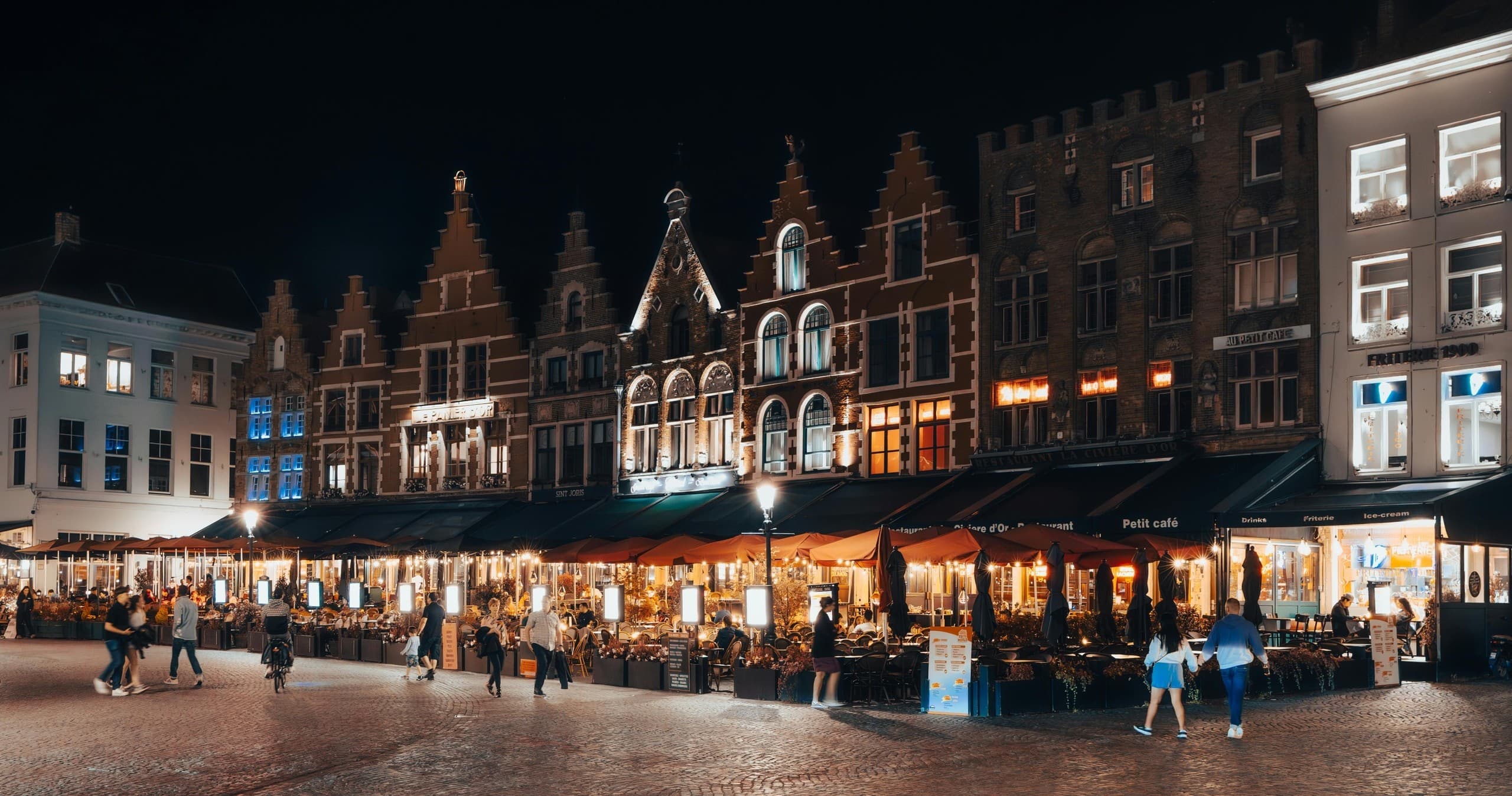 Night Tour With a Real Local: Explore Bruges’ Hidden Alleys After Dark photo 4