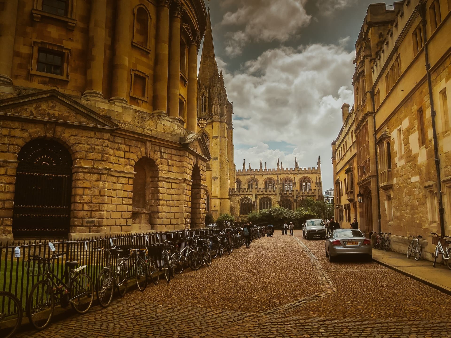 Oxford Book & TV Tour with Tours of the UK